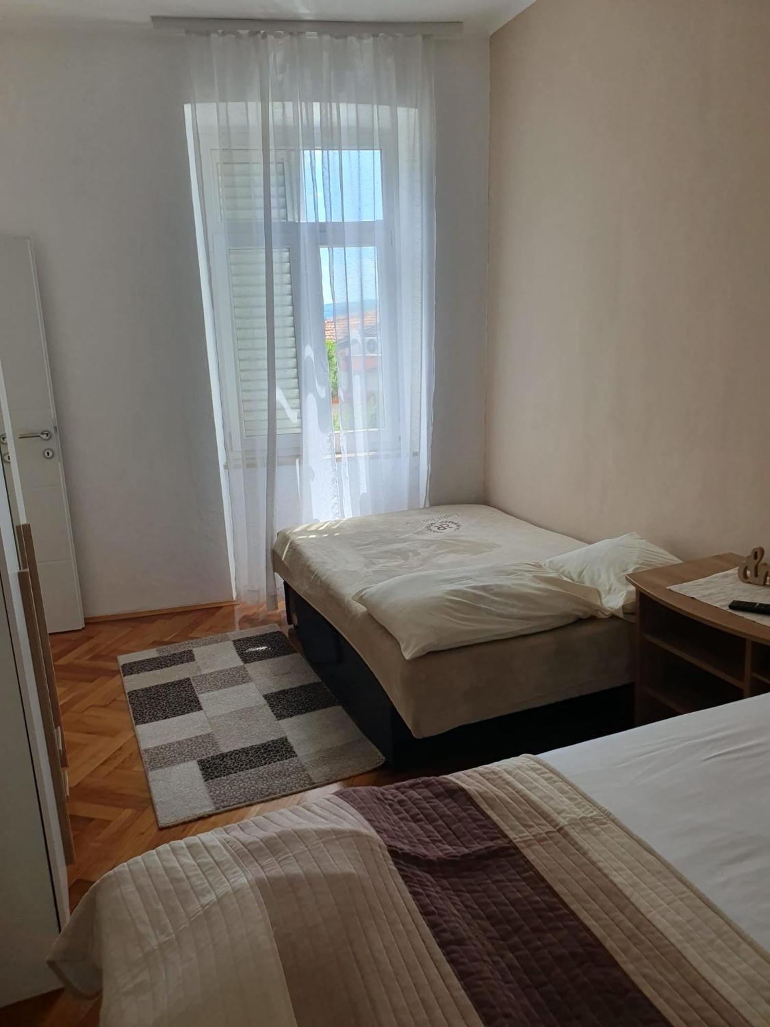 Apartment Sandra 2+2 *** Crikvenica Esterno foto