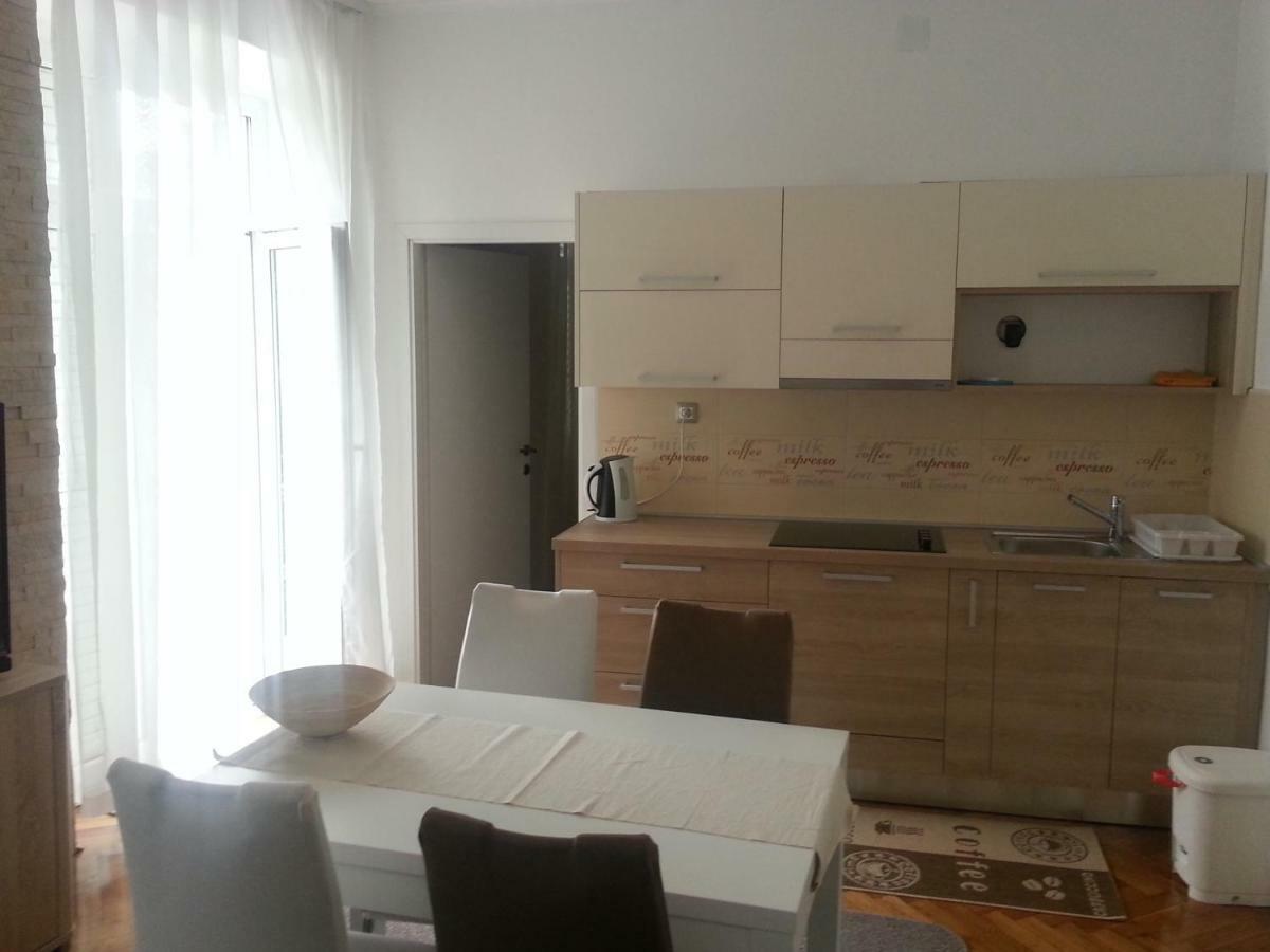 Apartment Sandra 2+2 *** Crikvenica Esterno foto