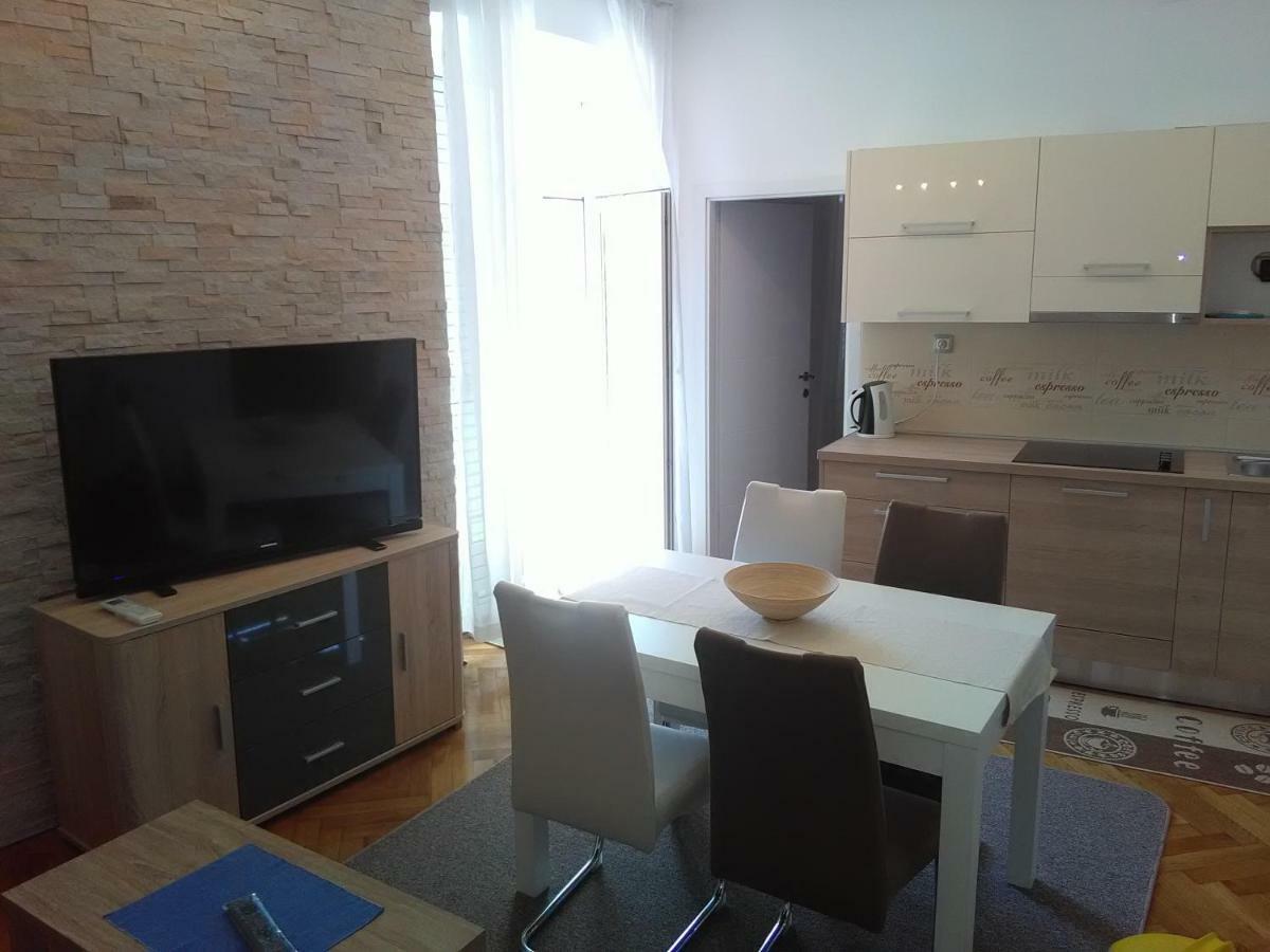 Apartment Sandra 2+2 *** Crikvenica Esterno foto